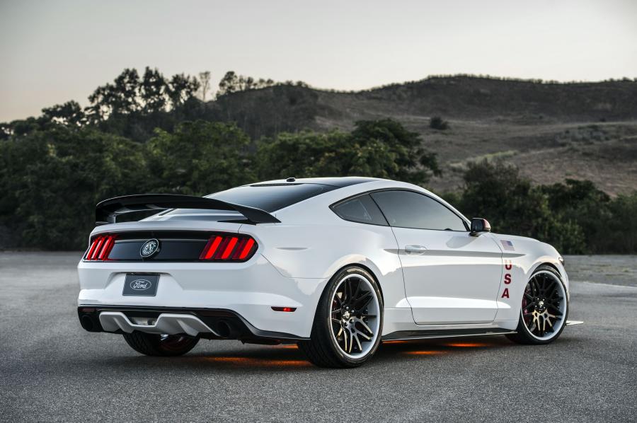  Ford Mustang GT Apollo Edition 2015 года  (фото 2 из 12)